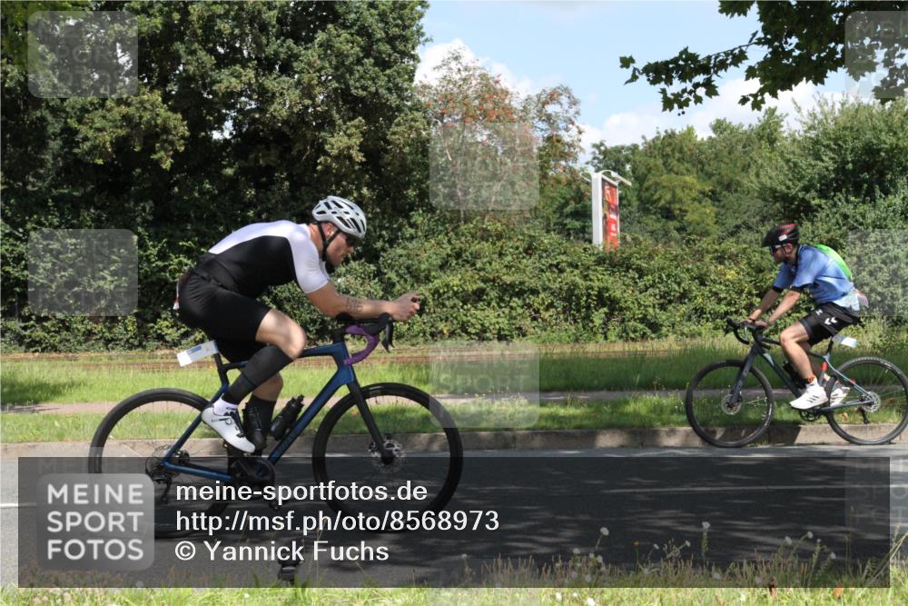 10.08.2025 - GEWOBA Citytriathlon Bremen Yannick Fuchs http://msf.ph/oto/8568973 10.08.2025 13:05:48 Radfahren 573, 615, 616, 627, 630, 746, 767, 793, 809, 857, 876, 897, 981 meine-sportfotos.de