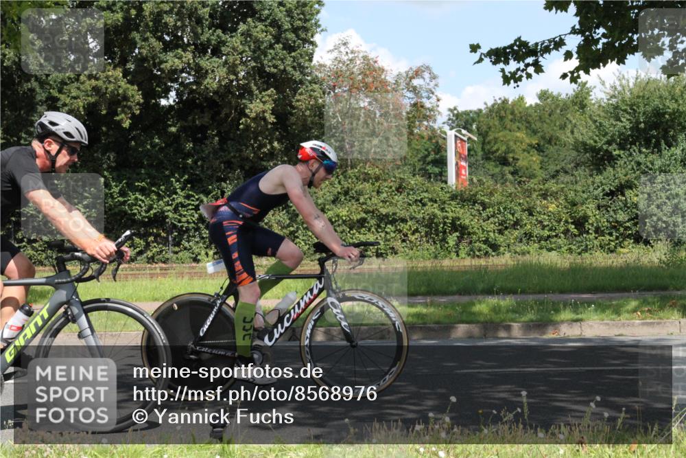 10.08.2025 - GEWOBA Citytriathlon Bremen Yannick Fuchs http://msf.ph/oto/8568976 10.08.2025 13:05:53 Radfahren 573, 616, 630, 746, 767, 793, 857, 948, 981 meine-sportfotos.de