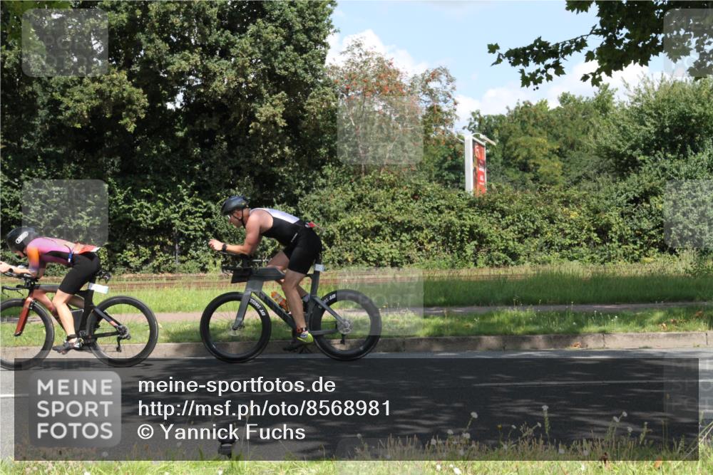 10.08.2025 - GEWOBA Citytriathlon Bremen Yannick Fuchs http://msf.ph/oto/8568981 10.08.2025 13:05:56 Radfahren 573, 616, 630, 767, 793, 857, 918, 948, 981 meine-sportfotos.de
