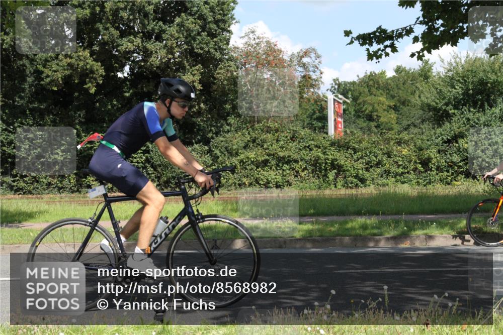 10.08.2025 - GEWOBA Citytriathlon Bremen Yannick Fuchs http://msf.ph/oto/8568982 10.08.2025 13:05:57 Radfahren 573, 616, 630, 767, 793, 857, 918, 948, 962, 981 meine-sportfotos.de