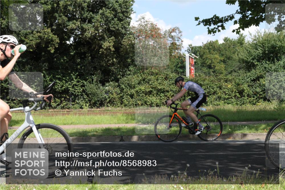 10.08.2025 - GEWOBA Citytriathlon Bremen Yannick Fuchs http://msf.ph/oto/8568983 10.08.2025 13:05:57 Radfahren 573, 616, 630, 767, 793, 857, 918, 948, 962, 981 meine-sportfotos.de