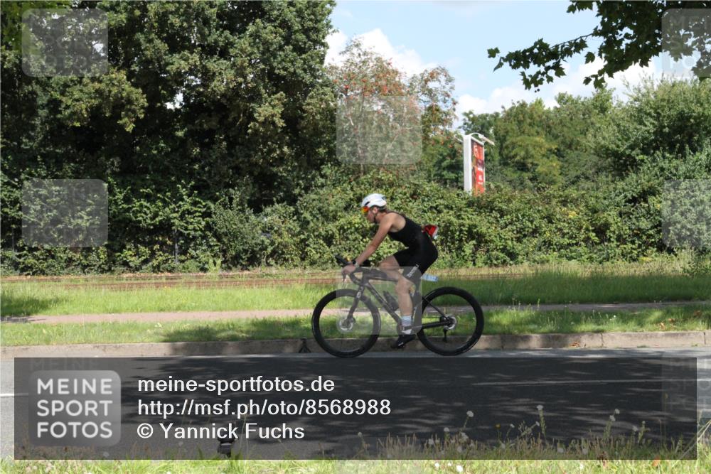 10.08.2025 - GEWOBA Citytriathlon Bremen Yannick Fuchs http://msf.ph/oto/8568988 10.08.2025 13:06:04 Radfahren 573, 630, 682, 741, 767, 793, 857, 918, 948, 962, 981 meine-sportfotos.de