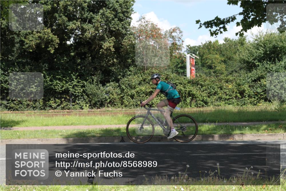 10.08.2025 - GEWOBA Citytriathlon Bremen Yannick Fuchs http://msf.ph/oto/8568989 10.08.2025 13:06:04 Radfahren 573, 630, 682, 741, 767, 793, 857, 918, 948, 962, 981 meine-sportfotos.de