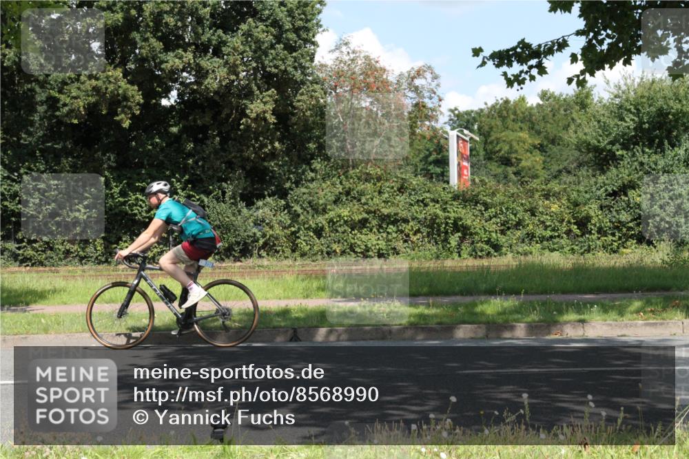 10.08.2025 - GEWOBA Citytriathlon Bremen Yannick Fuchs http://msf.ph/oto/8568990 10.08.2025 13:06:05 Radfahren 573, 630, 682, 741, 767, 793, 918, 948, 962, 981 meine-sportfotos.de