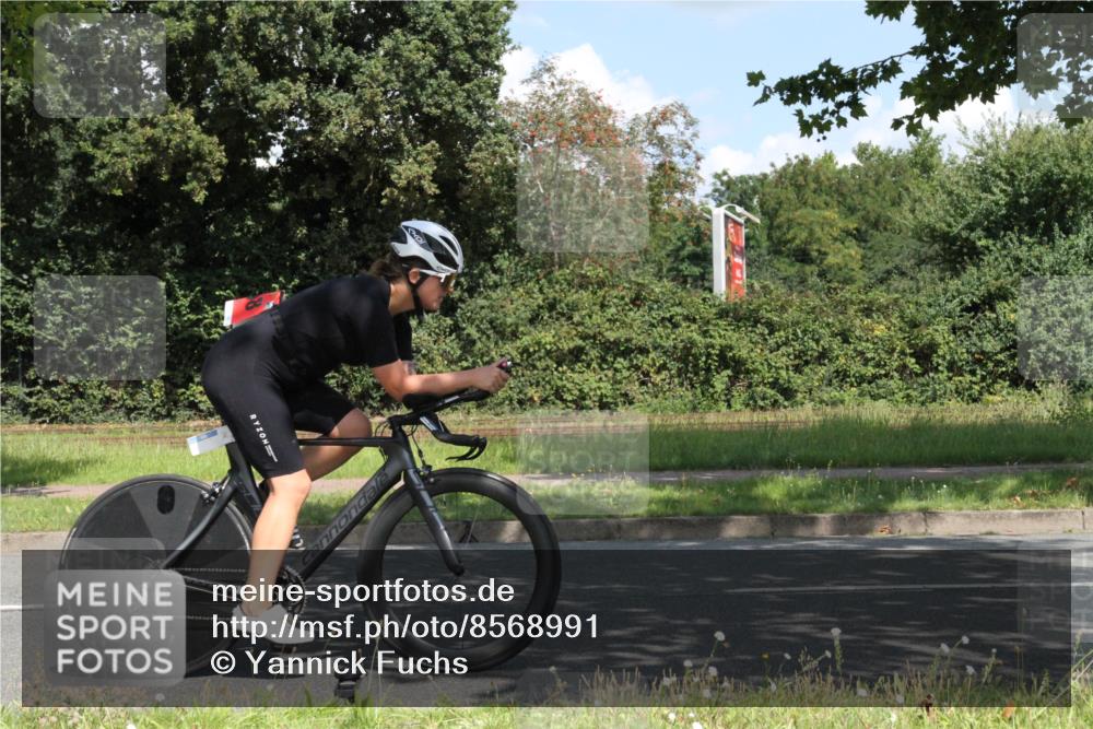 10.08.2025 - GEWOBA Citytriathlon Bremen Yannick Fuchs http://msf.ph/oto/8568991 10.08.2025 13:06:07 Radfahren 573, 630, 682, 741, 767, 918, 948, 962, 981 meine-sportfotos.de