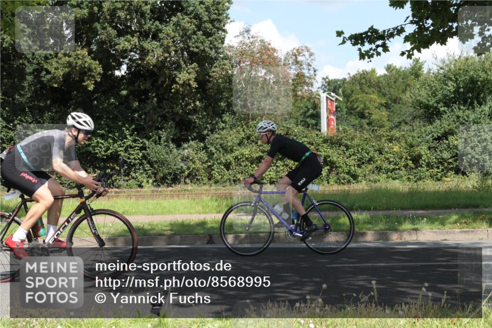 10.08.2025 - GEWOBA Citytriathlon Bremen Yannick Fuchs http://msf.ph/oto/8568995 10.08.2025 13:06:12 Radfahren 682, 741, 918, 948, 962, 1026 meine-sportfotos.de