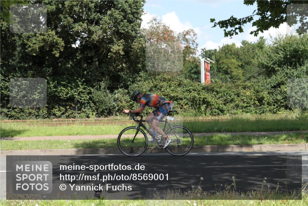 10.08.2025 - GEWOBA Citytriathlon Bremen Yannick Fuchs http://msf.ph/oto/8569001 10.08.2025 13:06:22 Radfahren 621, 655, 682, 741, 788, 840, 856, 962, 1026 meine-sportfotos.de