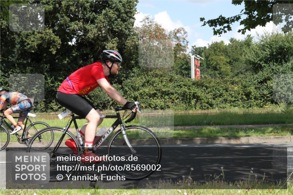 10.08.2025 - GEWOBA Citytriathlon Bremen Yannick Fuchs http://msf.ph/oto/8569002 10.08.2025 13:06:22 Radfahren 621, 655, 682, 741, 788, 840, 856, 962, 1026 meine-sportfotos.de