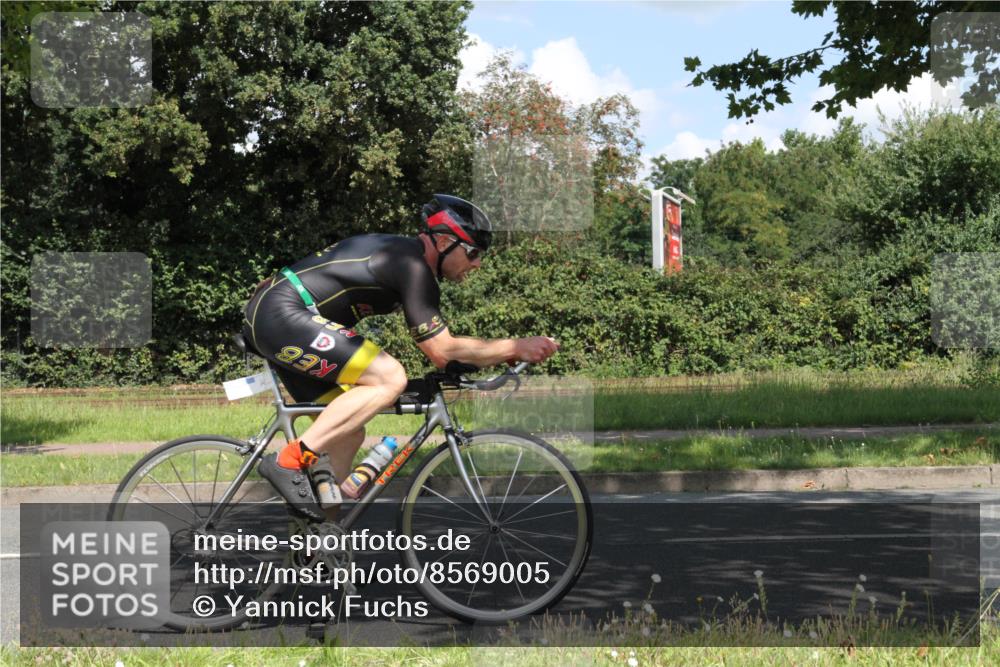 10.08.2025 - GEWOBA Citytriathlon Bremen Yannick Fuchs http://msf.ph/oto/8569005 10.08.2025 13:06:26 Radfahren 621, 655, 682, 788, 840, 856, 927, 1026 meine-sportfotos.de