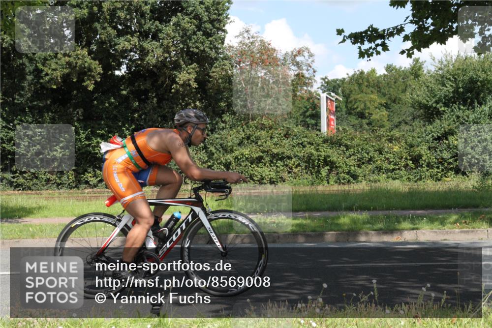 10.08.2025 - GEWOBA Citytriathlon Bremen Yannick Fuchs http://msf.ph/oto/8569008 10.08.2025 13:06:29 Radfahren 621, 655, 732, 788, 840, 856, 927, 1026 meine-sportfotos.de
