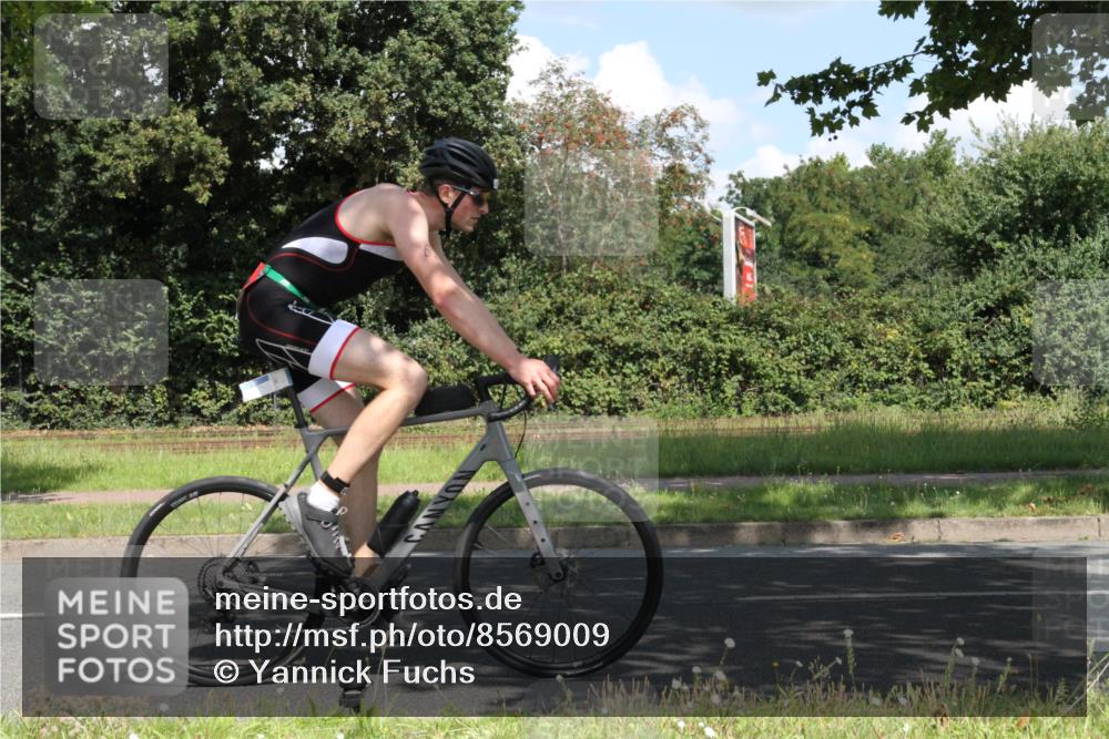 10.08.2025 - GEWOBA Citytriathlon Bremen Yannick Fuchs http://msf.ph/oto/8569009 10.08.2025 13:06:30 Radfahren 621, 655, 699, 732, 788, 840, 856, 927, 1026 meine-sportfotos.de