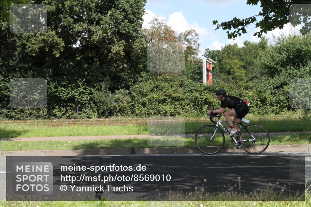 10.08.2025 - GEWOBA Citytriathlon Bremen Yannick Fuchs http://msf.ph/oto/8569010 10.08.2025 13:06:32 Radfahren 621, 655, 699, 732, 788, 840, 856, 927, 1026 meine-sportfotos.de