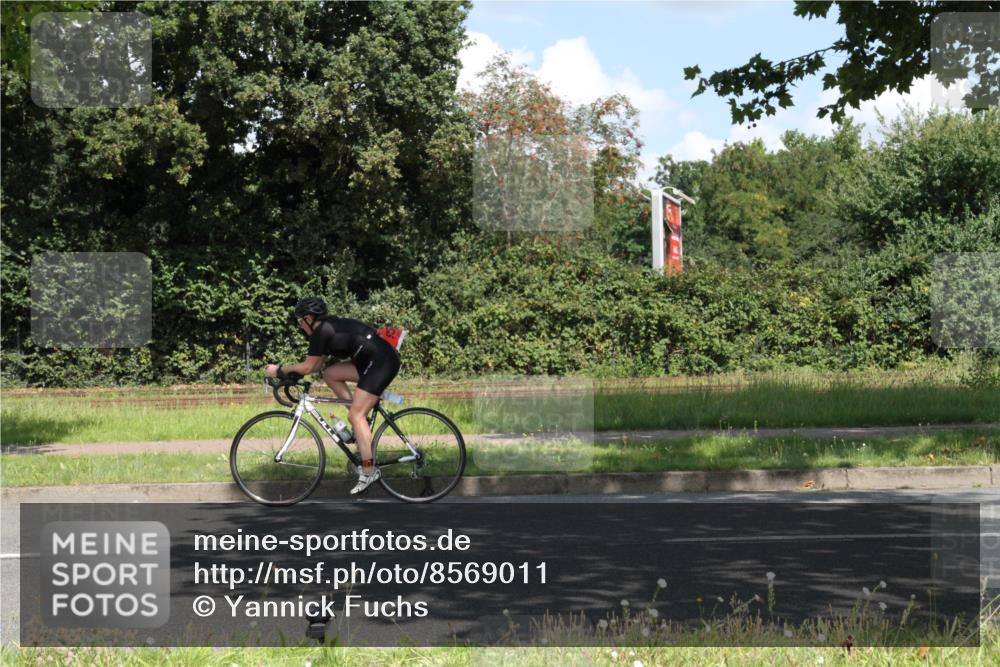 10.08.2025 - GEWOBA Citytriathlon Bremen Yannick Fuchs http://msf.ph/oto/8569011 10.08.2025 13:06:32 Radfahren 621, 655, 699, 732, 788, 840, 856, 927, 1026 meine-sportfotos.de