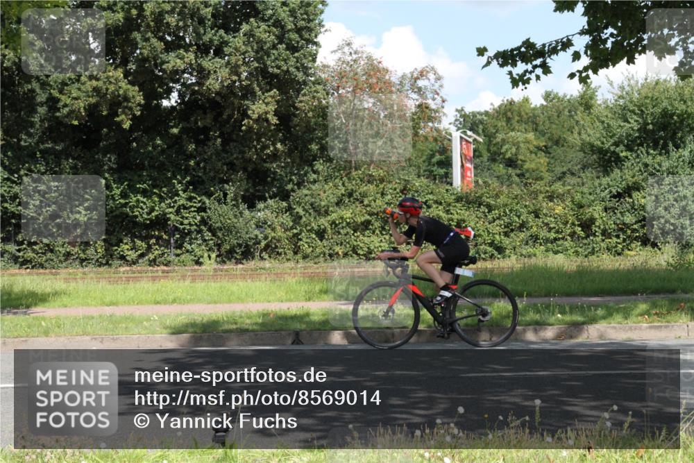 10.08.2025 - GEWOBA Citytriathlon Bremen Yannick Fuchs http://msf.ph/oto/8569014 10.08.2025 13:06:36 Radfahren 621, 655, 699, 732, 788, 840, 856, 867, 914, 927 meine-sportfotos.de