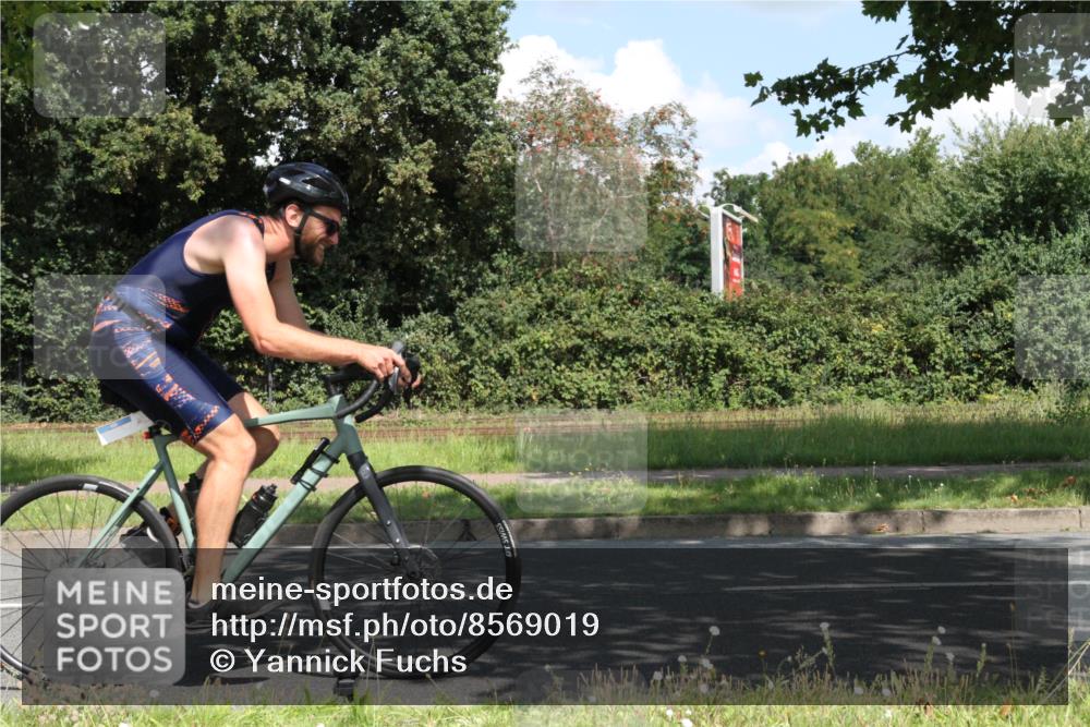 10.08.2025 - GEWOBA Citytriathlon Bremen Yannick Fuchs http://msf.ph/oto/8569019 10.08.2025 13:06:44 Radfahren 638, 679, 699, 732, 788, 867, 914, 927 meine-sportfotos.de