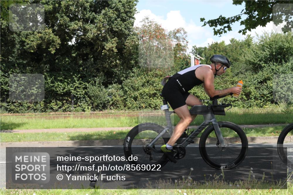 10.08.2025 - GEWOBA Citytriathlon Bremen Yannick Fuchs http://msf.ph/oto/8569022 10.08.2025 13:06:48 Radfahren 638, 679, 699, 732, 867, 914, 927 meine-sportfotos.de