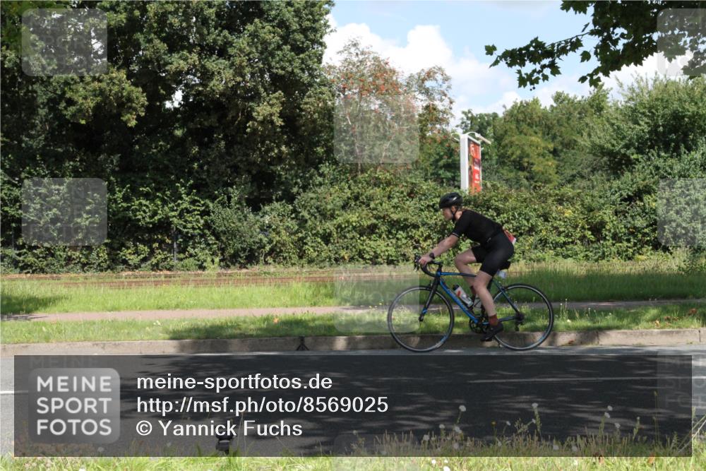 10.08.2025 - GEWOBA Citytriathlon Bremen Yannick Fuchs http://msf.ph/oto/8569025 10.08.2025 13:06:52 Radfahren 638, 679, 699, 732, 867, 914 meine-sportfotos.de