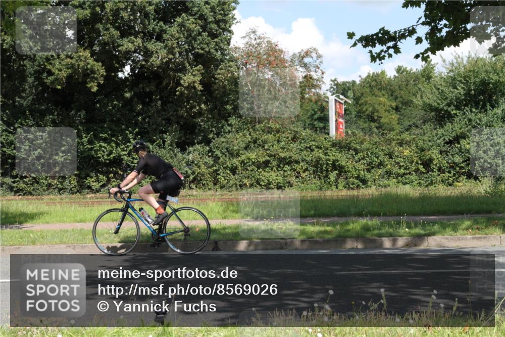 10.08.2025 - GEWOBA Citytriathlon Bremen Yannick Fuchs http://msf.ph/oto/8569026 10.08.2025 13:06:53 Radfahren 638, 679, 699, 732, 867, 914 meine-sportfotos.de