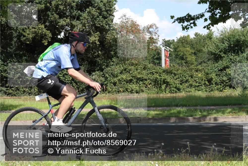10.08.2025 - GEWOBA Citytriathlon Bremen Yannick Fuchs http://msf.ph/oto/8569027 10.08.2025 13:06:53 Radfahren 638, 679, 699, 732, 867, 914 meine-sportfotos.de
