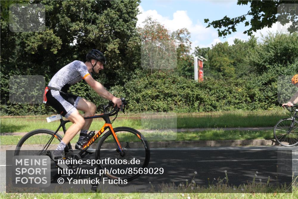 10.08.2025 - GEWOBA Citytriathlon Bremen Yannick Fuchs http://msf.ph/oto/8569029 10.08.2025 13:06:55 Radfahren 638, 679, 699, 867, 914 meine-sportfotos.de