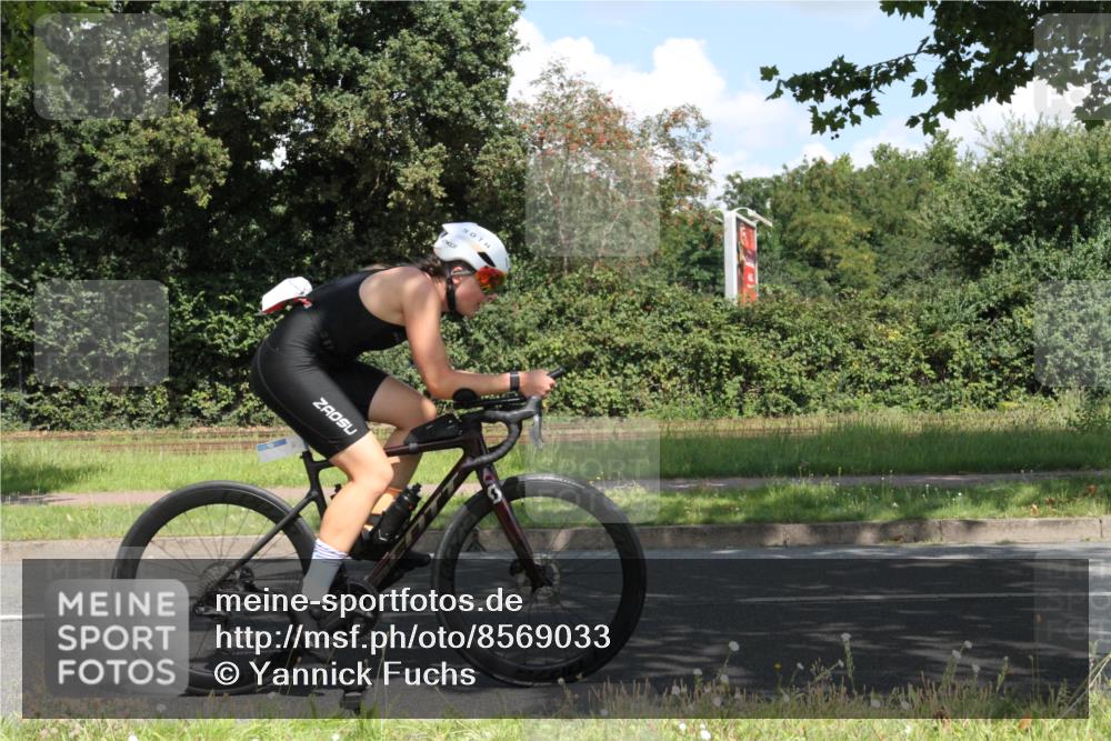 10.08.2025 - GEWOBA Citytriathlon Bremen Yannick Fuchs http://msf.ph/oto/8569033 10.08.2025 13:06:59 Radfahren 638, 649, 679, 724, 867, 914 meine-sportfotos.de