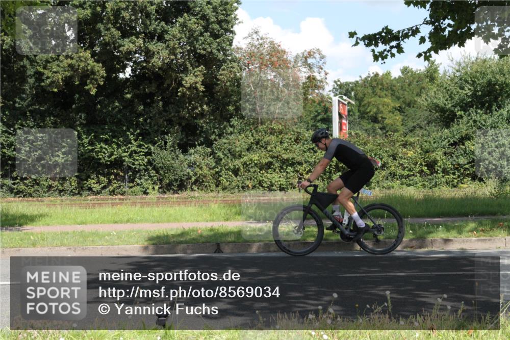 10.08.2025 - GEWOBA Citytriathlon Bremen Yannick Fuchs http://msf.ph/oto/8569034 10.08.2025 13:07:00 Radfahren 638, 649, 679, 724, 806, 820, 867, 903, 914 meine-sportfotos.de