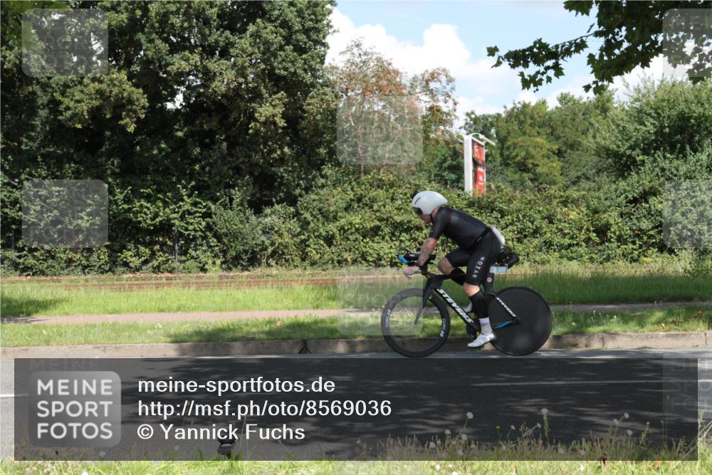 10.08.2025 - GEWOBA Citytriathlon Bremen Yannick Fuchs http://msf.ph/oto/8569036 10.08.2025 13:07:03 Radfahren 638, 649, 679, 724, 806, 820, 888, 903 meine-sportfotos.de