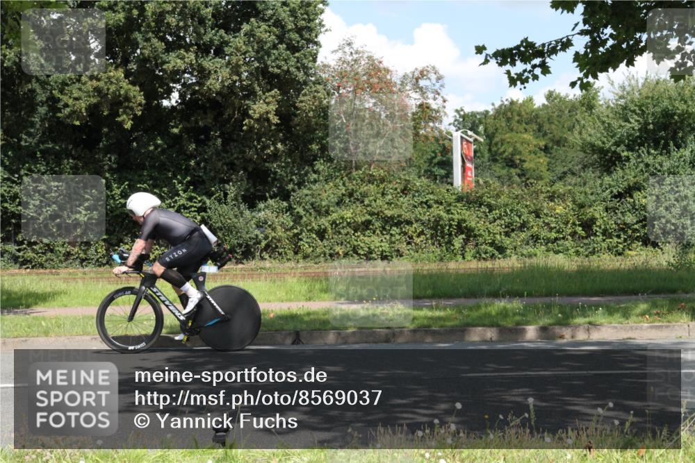 10.08.2025 - GEWOBA Citytriathlon Bremen Yannick Fuchs http://msf.ph/oto/8569037 10.08.2025 13:07:04 Radfahren 638, 649, 679, 724, 806, 820, 888, 903 meine-sportfotos.de