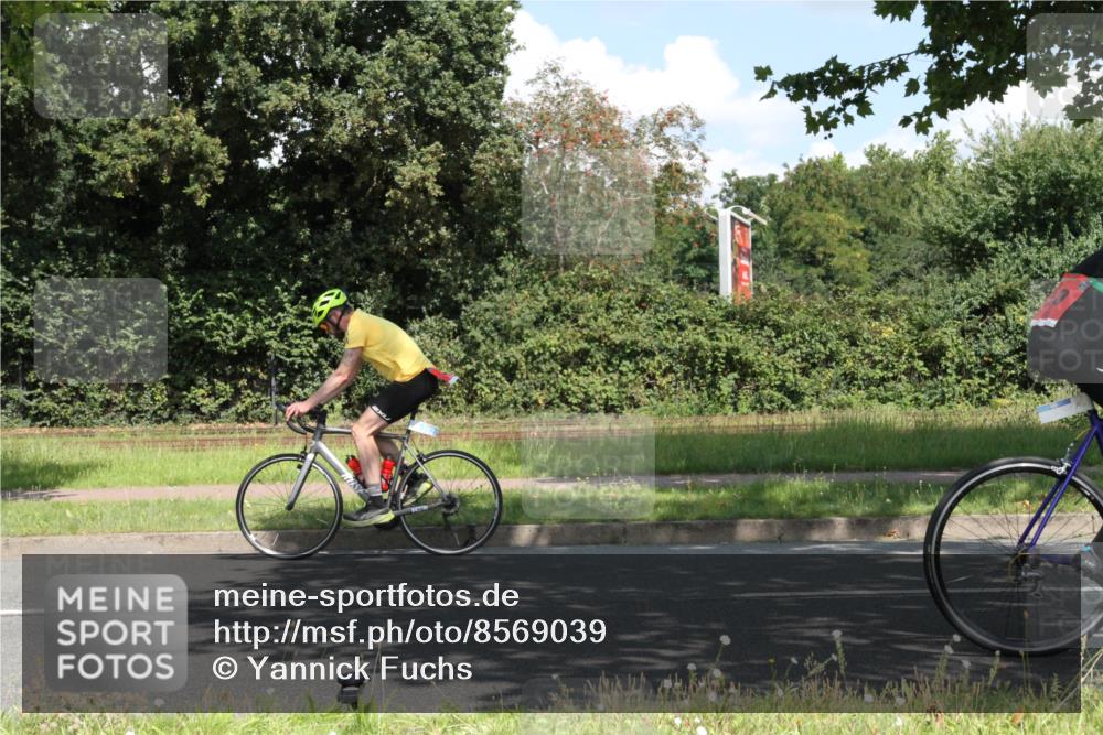 10.08.2025 - GEWOBA Citytriathlon Bremen Yannick Fuchs http://msf.ph/oto/8569039 10.08.2025 13:07:08 Radfahren 649, 717, 724, 806, 820, 888, 903 meine-sportfotos.de