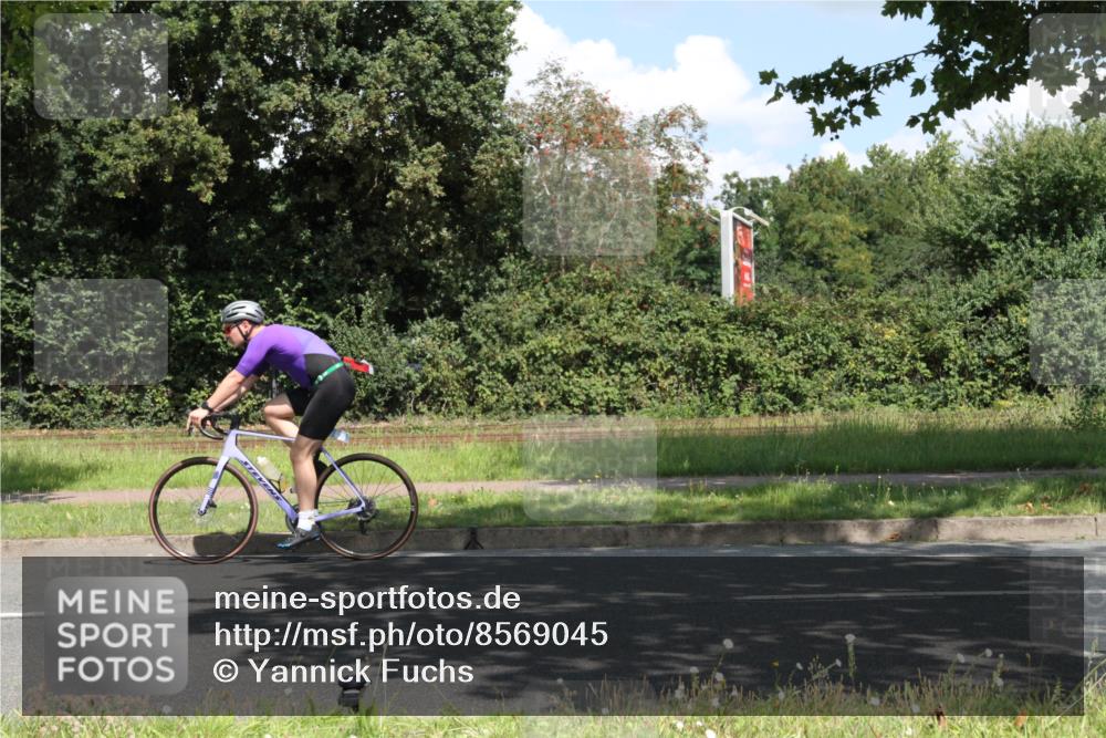 10.08.2025 - GEWOBA Citytriathlon Bremen Yannick Fuchs http://msf.ph/oto/8569045 10.08.2025 13:07:13 Radfahren 649, 656, 717, 724, 806, 820, 888, 903 meine-sportfotos.de