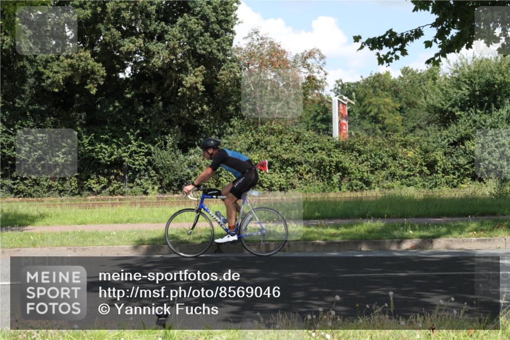 10.08.2025 - GEWOBA Citytriathlon Bremen Yannick Fuchs http://msf.ph/oto/8569046 10.08.2025 13:07:14 Radfahren 649, 656, 717, 724, 806, 820, 888, 903, 950 meine-sportfotos.de
