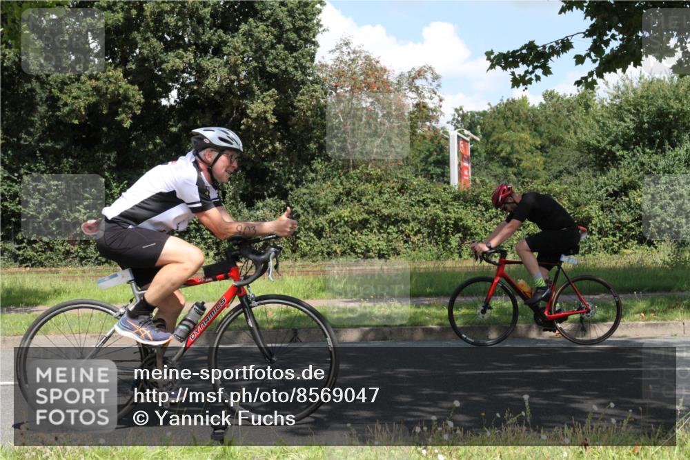 10.08.2025 - GEWOBA Citytriathlon Bremen Yannick Fuchs http://msf.ph/oto/8569047 10.08.2025 13:07:15 Radfahren 649, 656, 717, 724, 806, 820, 888, 903, 950 meine-sportfotos.de