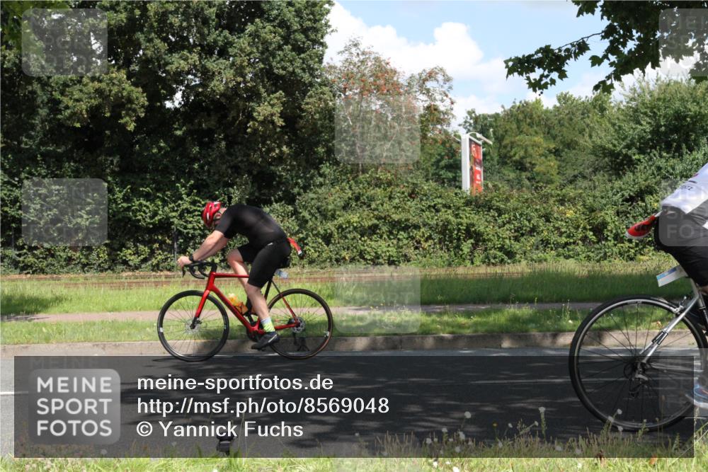10.08.2025 - GEWOBA Citytriathlon Bremen Yannick Fuchs http://msf.ph/oto/8569048 10.08.2025 13:07:15 Radfahren 649, 656, 717, 724, 806, 820, 888, 903, 950 meine-sportfotos.de