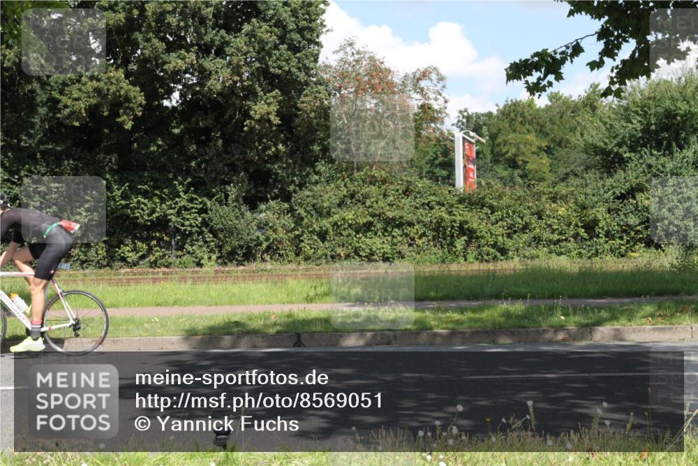 10.08.2025 - GEWOBA Citytriathlon Bremen Yannick Fuchs http://msf.ph/oto/8569051 10.08.2025 13:07:16 Radfahren 649, 656, 717, 724, 806, 820, 873, 888, 903, 950 meine-sportfotos.de
