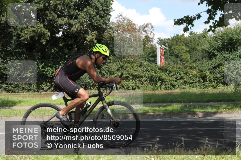 10.08.2025 - GEWOBA Citytriathlon Bremen Yannick Fuchs http://msf.ph/oto/8569054 10.08.2025 13:07:18 Radfahren 649, 656, 717, 724, 806, 820, 873, 888, 903, 950, 959 meine-sportfotos.de