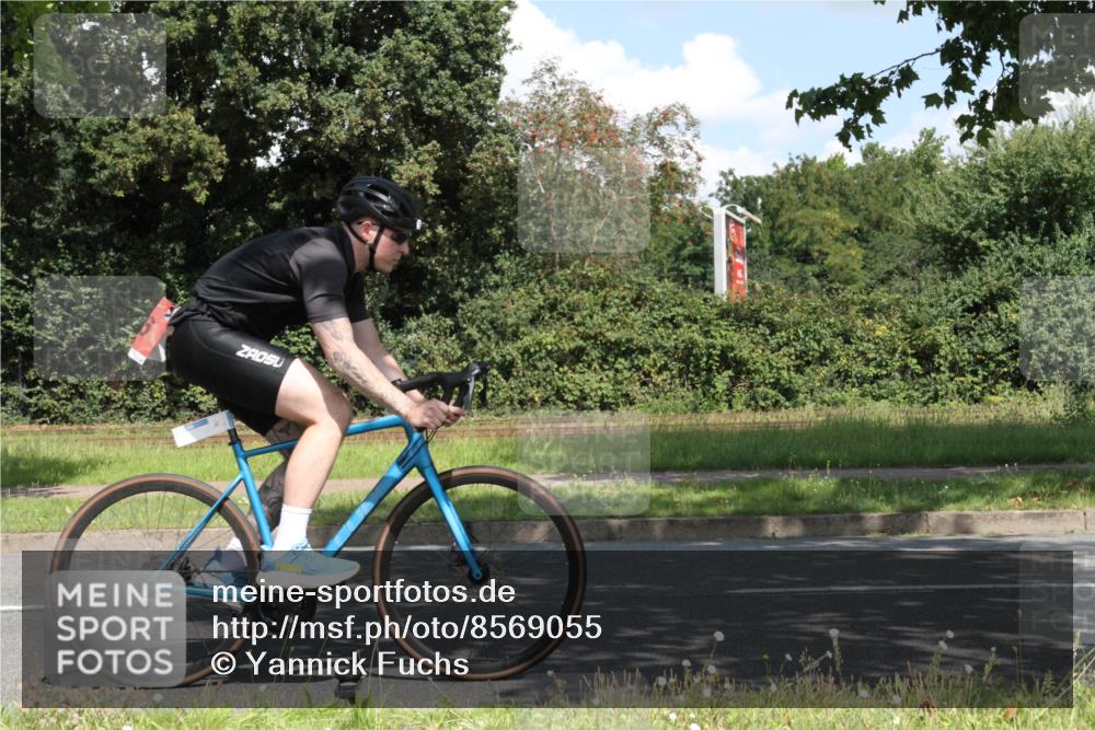 10.08.2025 - GEWOBA Citytriathlon Bremen Yannick Fuchs http://msf.ph/oto/8569055 10.08.2025 13:07:22 Radfahren 656, 717, 806, 820, 873, 888, 903, 950, 959 meine-sportfotos.de