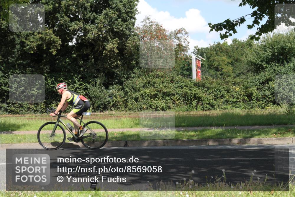 10.08.2025 - GEWOBA Citytriathlon Bremen Yannick Fuchs http://msf.ph/oto/8569058 10.08.2025 13:07:25 Radfahren 648, 656, 717, 806, 820, 873, 888, 903, 950, 959 meine-sportfotos.de