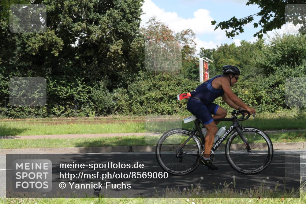 10.08.2025 - GEWOBA Citytriathlon Bremen Yannick Fuchs http://msf.ph/oto/8569060 10.08.2025 13:07:28 Radfahren 648, 656, 717, 873, 888, 950, 959 meine-sportfotos.de