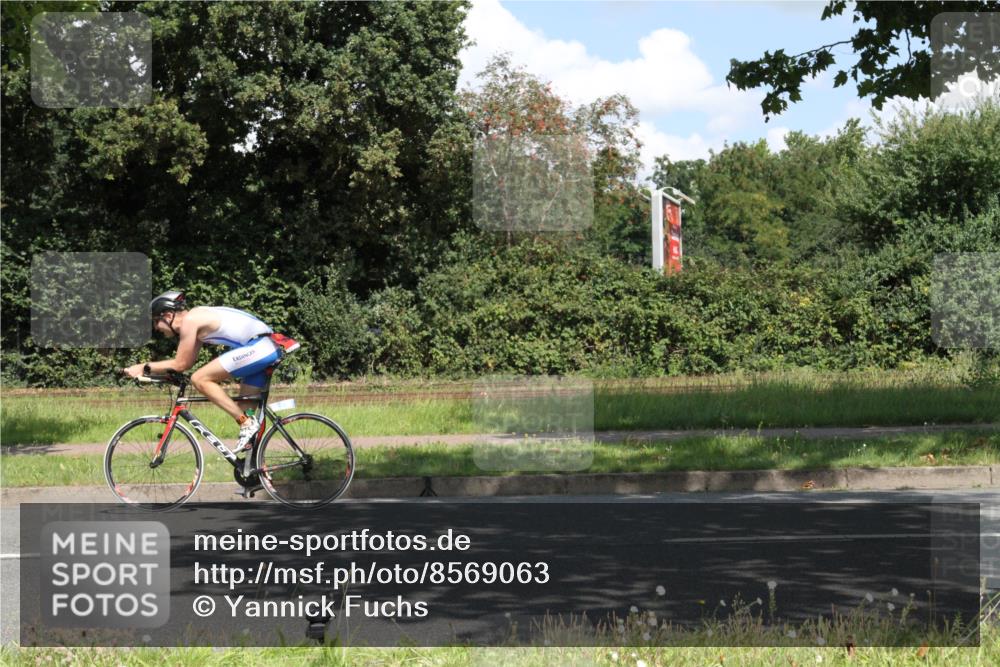 10.08.2025 - GEWOBA Citytriathlon Bremen Yannick Fuchs http://msf.ph/oto/8569063 10.08.2025 13:07:32 Radfahren 648, 656, 873, 950, 959 meine-sportfotos.de