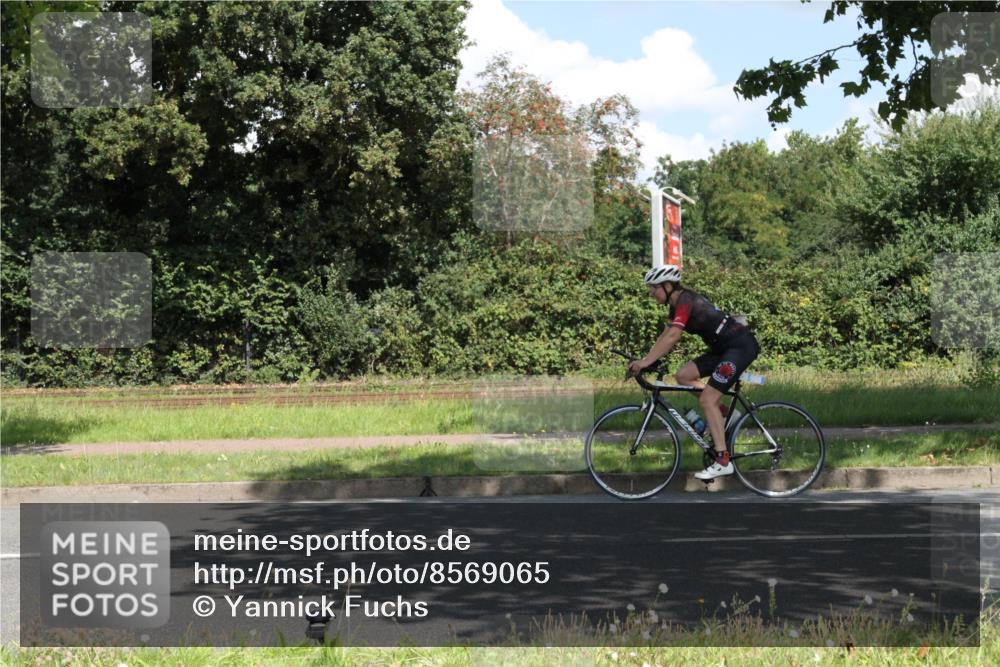 10.08.2025 - GEWOBA Citytriathlon Bremen Yannick Fuchs http://msf.ph/oto/8569065 10.08.2025 13:07:34 Radfahren 648, 656, 873, 950, 959 meine-sportfotos.de