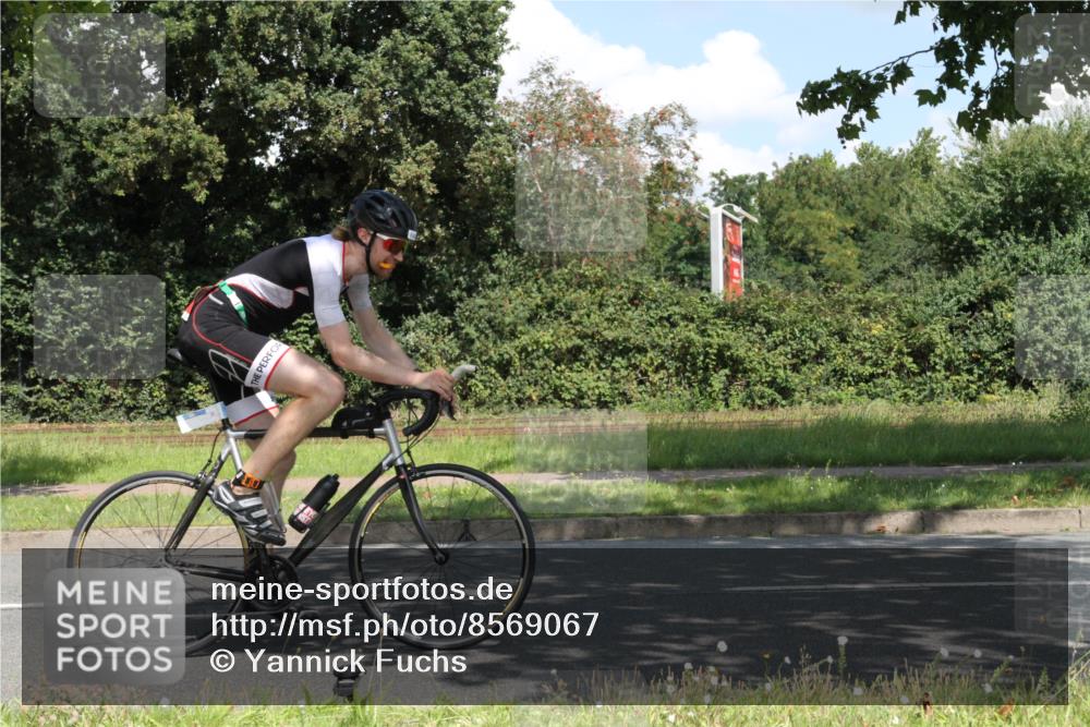 10.08.2025 - GEWOBA Citytriathlon Bremen Yannick Fuchs http://msf.ph/oto/8569067 10.08.2025 13:07:36 Radfahren 648, 873, 950, 959 meine-sportfotos.de