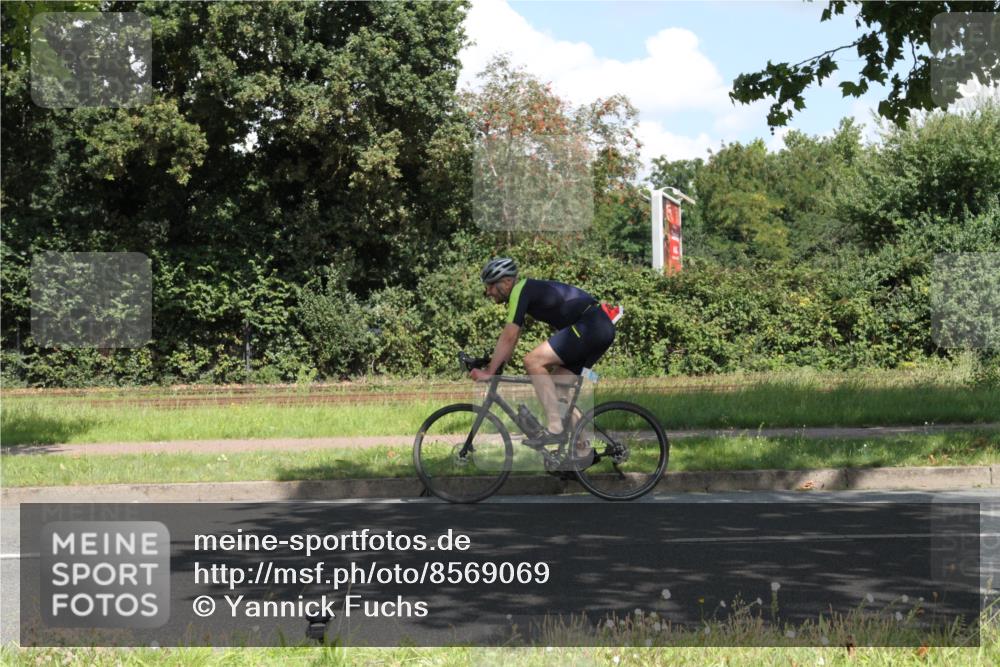 10.08.2025 - GEWOBA Citytriathlon Bremen Yannick Fuchs http://msf.ph/oto/8569069 10.08.2025 13:07:37 Radfahren 648, 873, 950, 959 meine-sportfotos.de
