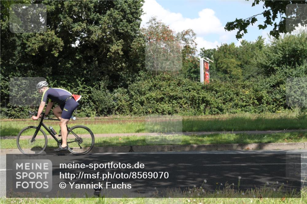 10.08.2025 - GEWOBA Citytriathlon Bremen Yannick Fuchs http://msf.ph/oto/8569070 10.08.2025 13:07:37 Radfahren 648, 873, 950, 959 meine-sportfotos.de
