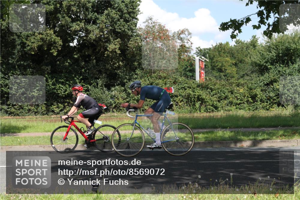 10.08.2025 - GEWOBA Citytriathlon Bremen Yannick Fuchs http://msf.ph/oto/8569072 10.08.2025 13:07:38 Radfahren 648, 873, 941, 950, 959 meine-sportfotos.de