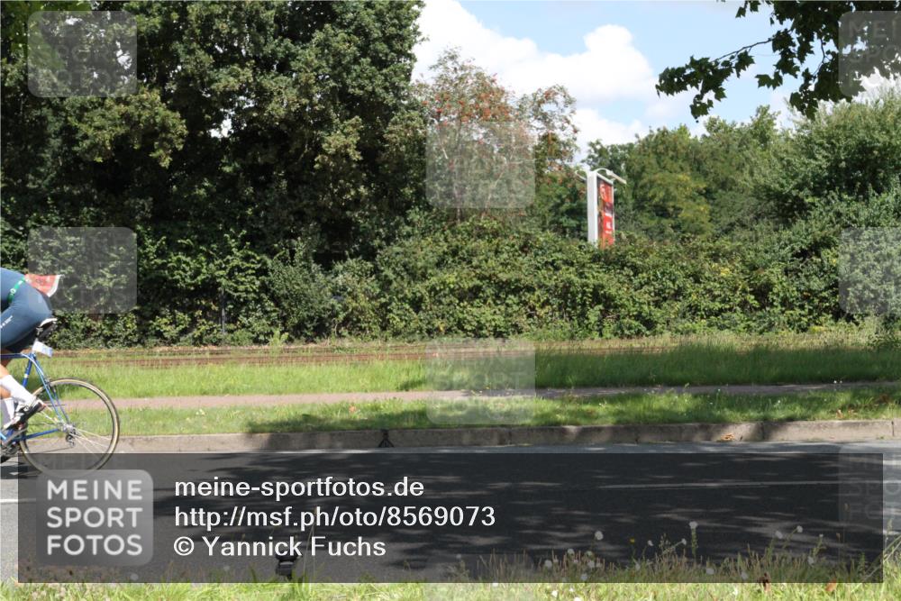 10.08.2025 - GEWOBA Citytriathlon Bremen Yannick Fuchs http://msf.ph/oto/8569073 10.08.2025 13:07:39 Radfahren 648, 873, 941, 950, 959 meine-sportfotos.de