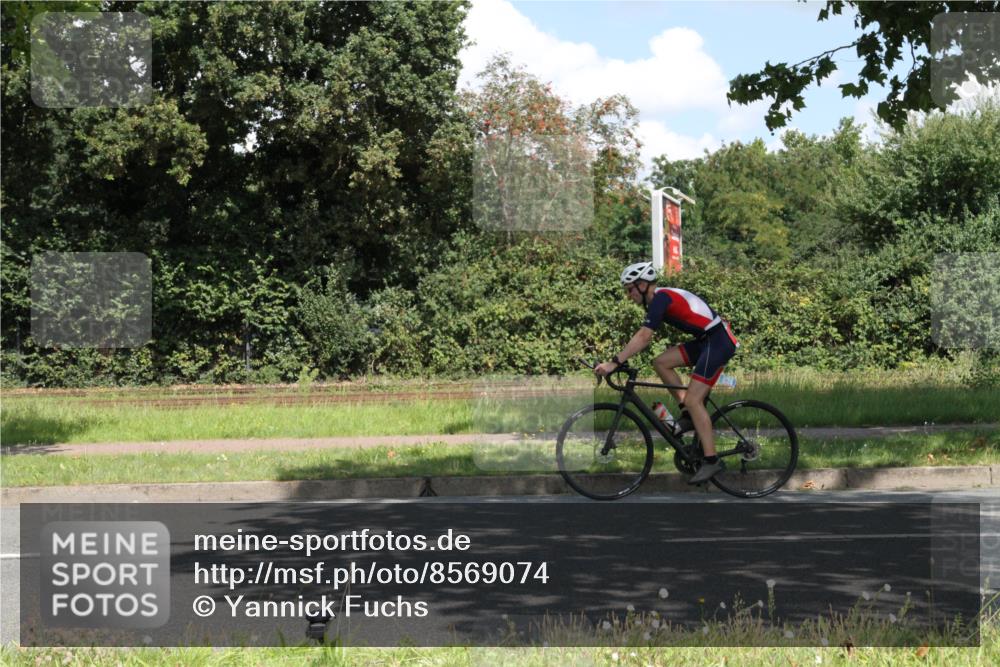 10.08.2025 - GEWOBA Citytriathlon Bremen Yannick Fuchs http://msf.ph/oto/8569074 10.08.2025 13:07:39 Radfahren 648, 873, 941, 950, 959 meine-sportfotos.de