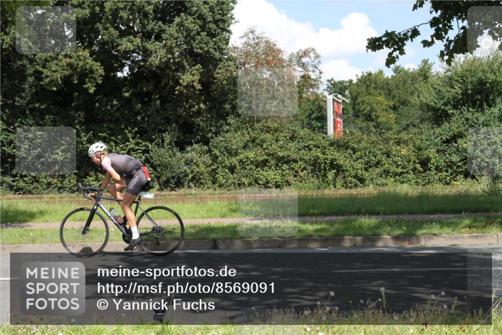 10.08.2025 - GEWOBA Citytriathlon Bremen Yannick Fuchs http://msf.ph/oto/8569091 10.08.2025 13:07:58 Radfahren 578, 626, 643, 666, 689, 774, 792, 838, 852, 941 meine-sportfotos.de