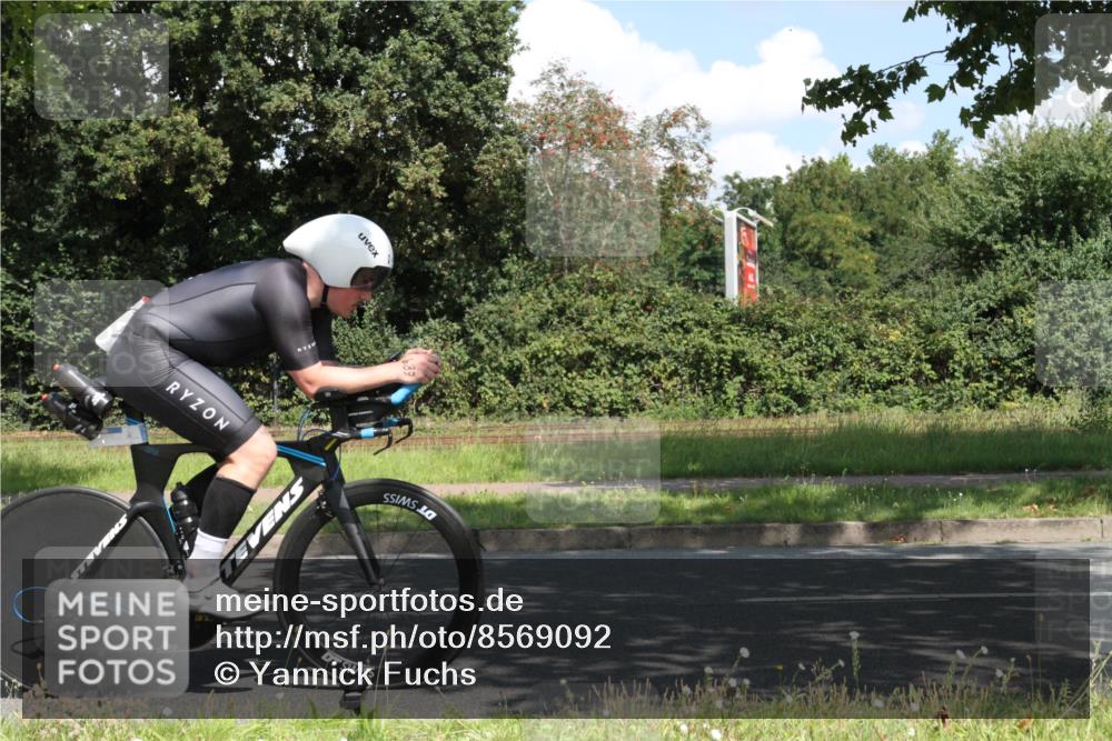 10.08.2025 - GEWOBA Citytriathlon Bremen Yannick Fuchs http://msf.ph/oto/8569092 10.08.2025 13:08:00 Radfahren 578, 626, 643, 666, 687, 689, 774, 792, 838, 852, 941 meine-sportfotos.de