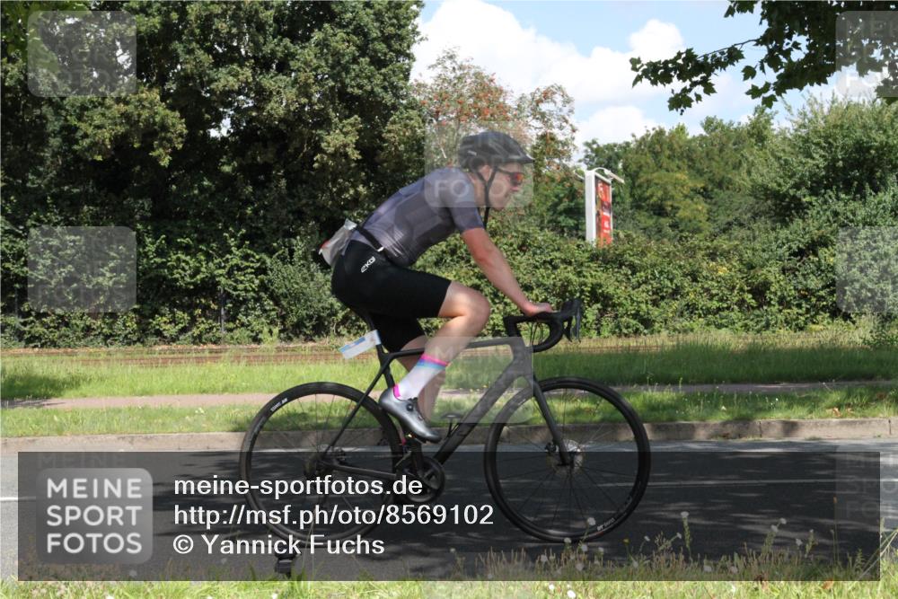 10.08.2025 - GEWOBA Citytriathlon Bremen Yannick Fuchs http://msf.ph/oto/8569102 10.08.2025 13:08:12 Radfahren 626, 643, 666, 687, 792, 838, 852 meine-sportfotos.de