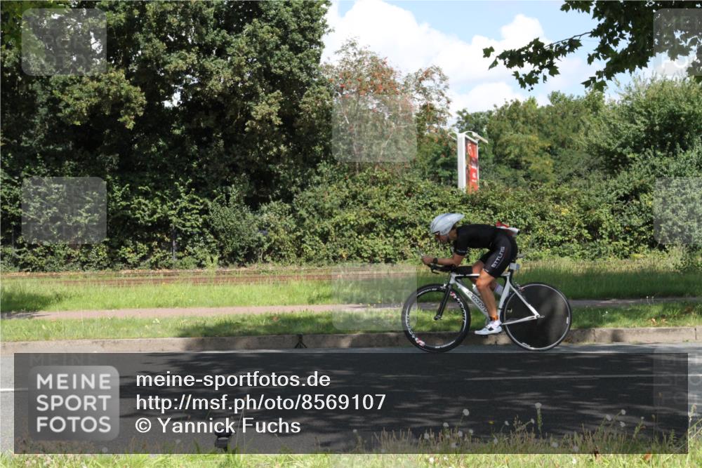 10.08.2025 - GEWOBA Citytriathlon Bremen Yannick Fuchs http://msf.ph/oto/8569107 10.08.2025 13:08:20 Radfahren 626, 666, 687, 792, 836, 838, 855, 980 meine-sportfotos.de